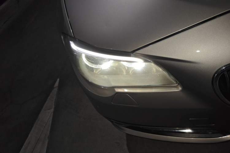 Used BMW 5 Series 2014 525Li Luxury Design Package Right Front Headlight