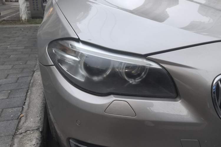 Used BMW 5 Series 2014 525Li Luxury Design Package Right Front Headlight