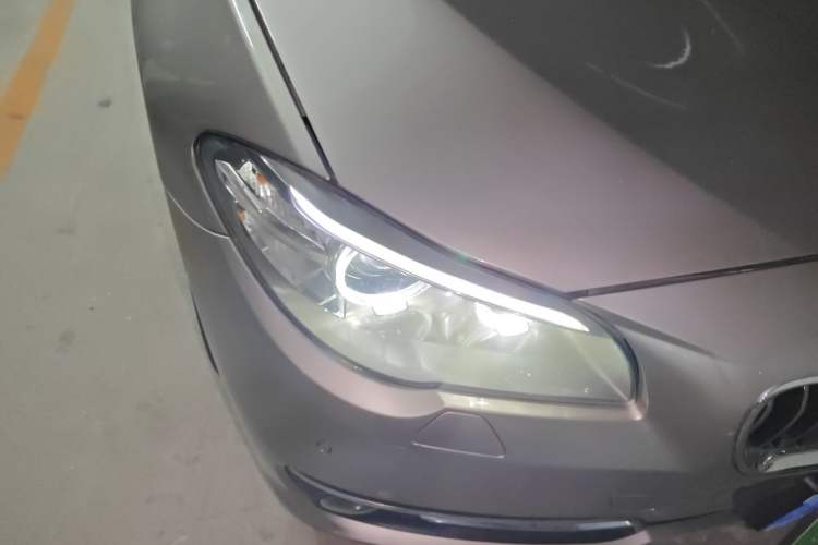 Used BMW 5 Series 2014 525Li Luxury Design Package Right Front Headlight
