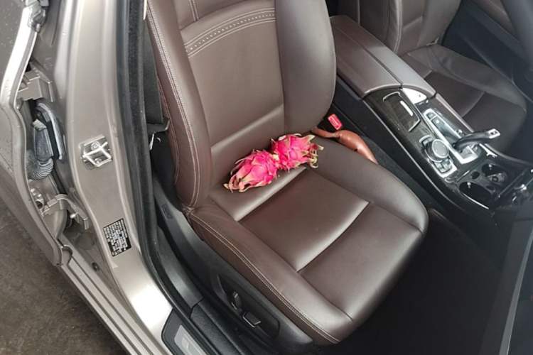 Used BMW 5 Series 2014 525Li Luxury Design Package Right Front Seat