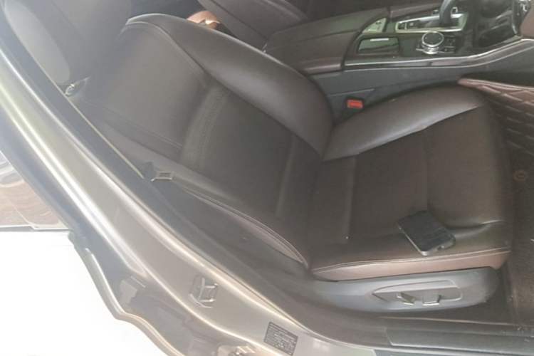 Used BMW 5 Series 2014 525Li Luxury Design Package Right Front Seat