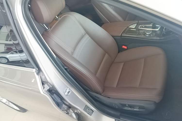 Used BMW 5 Series 2014 525Li Luxury Design Package Right Front Seat