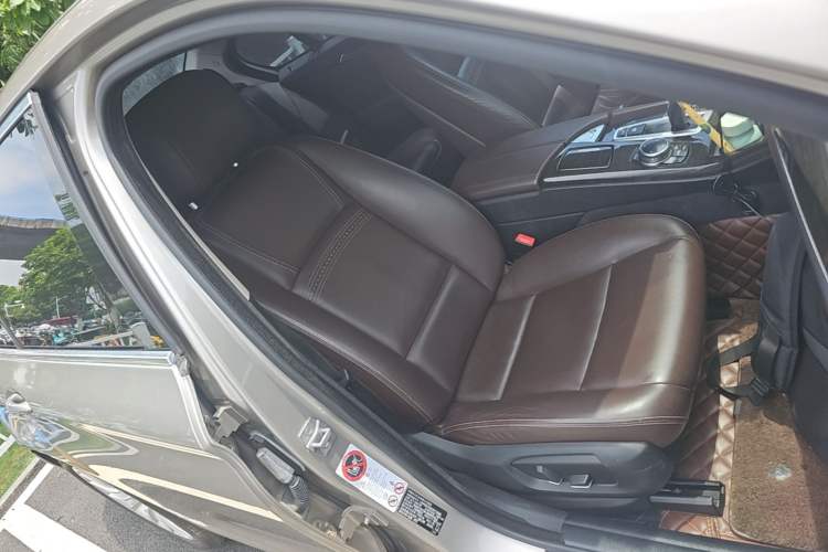 Used BMW 5 Series 2014 525Li Luxury Design Package Right Front Seat