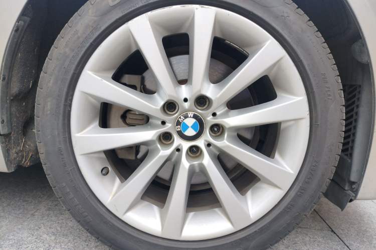 Used BMW 5 Series 2014 528Li Leading Model Right Front Wheel Hub