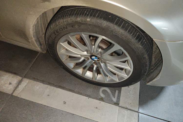 Used BMW 5 Series 2014 525Li Luxury Design Package Right Front Wheel Hub