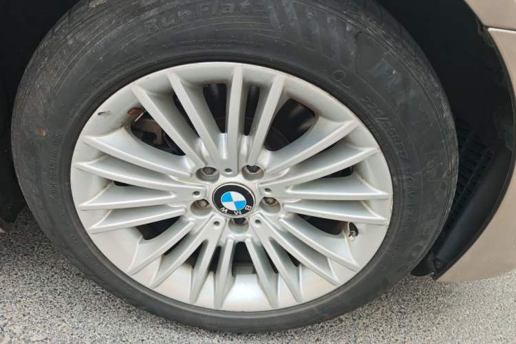 Used BMW 5 Series 2014 525Li Leading Model Right Front Wheel Hub