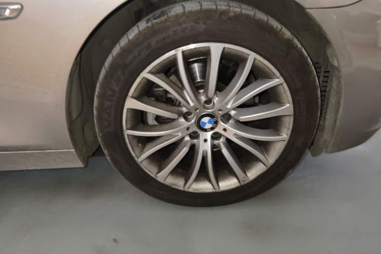 Used BMW 5 Series 2014 525Li Luxury Design Package Right Front Wheel Hub