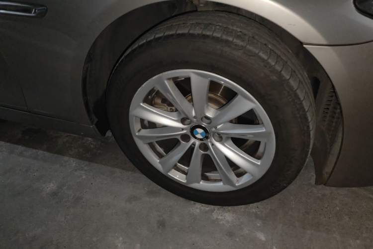 Used BMW 5 Series 2014 520Li Elegant Model Right Front Wheel Hub