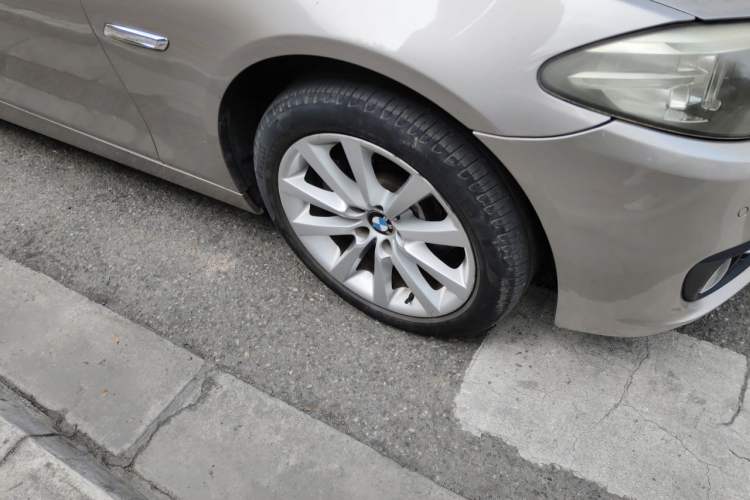 Used BMW 5 Series 2014 528Li Leading Model Right Front Wheel Hub
