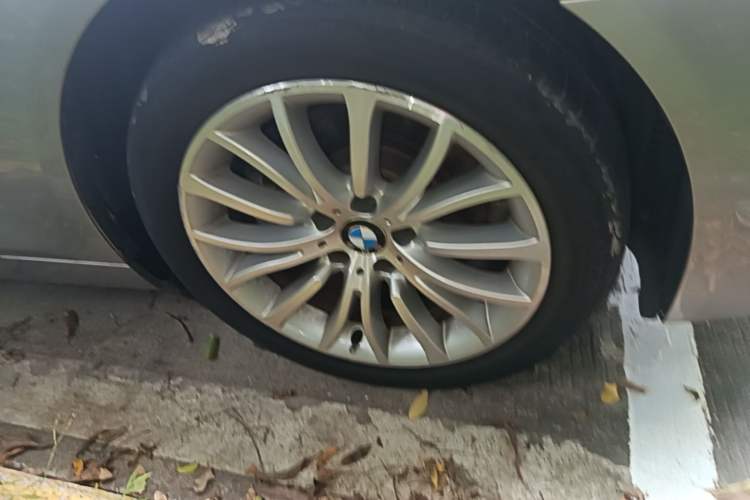 Used BMW 5 Series 2014 525Li Luxury Design Package Right Front Wheel Hub