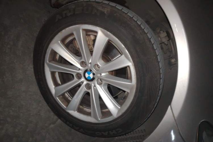 Used BMW 5 Series 2014 520Li Elegant Model Right Front Wheel Hub