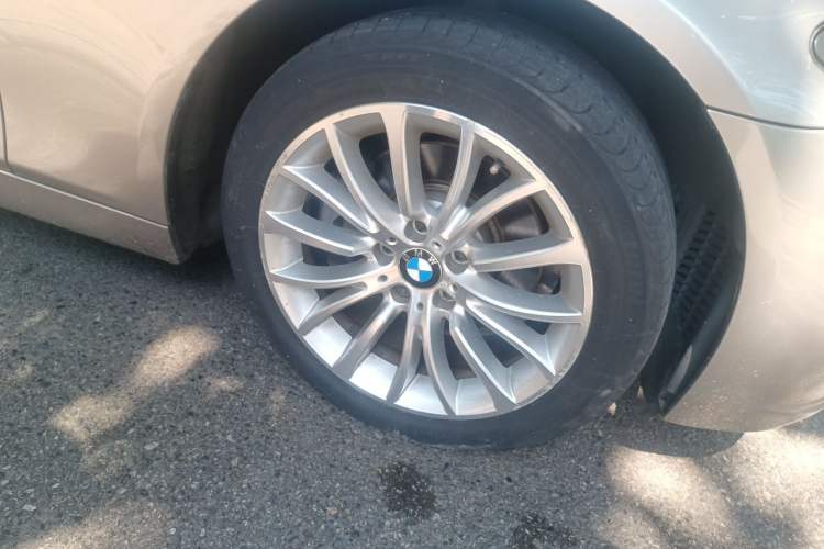 Used BMW 5 Series 2014 525Li Luxury Design Package Right Front Wheel Hub