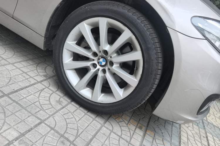 Used BMW 5 Series 2014 528Li Leading Model Right Front Wheel Hub