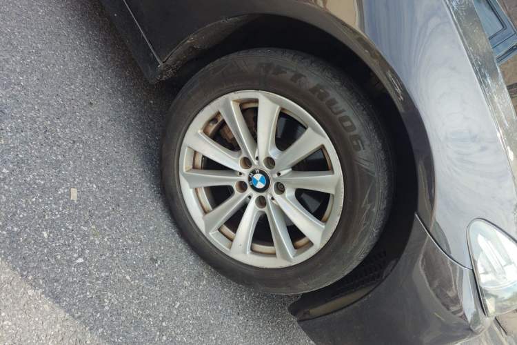 Used BMW 5 Series 2014 520Li Elegant Model Right Front Wheel Hub