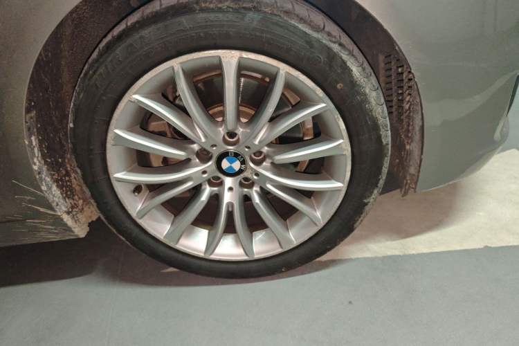 Used BMW 5 Series 2014 525Li Luxury Design Package Right Front Wheel Hub
