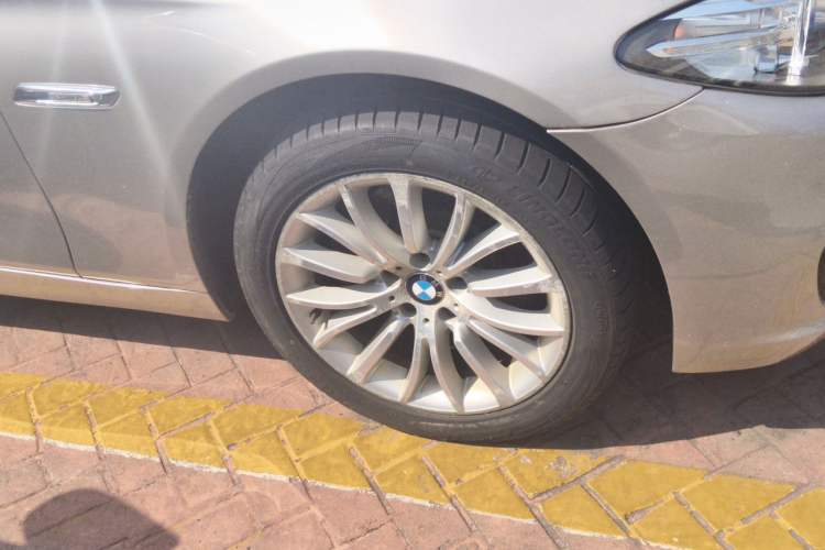 Used BMW 5 Series 2014 528Li xDrive Luxury Design Package Right Front Wheel Hub