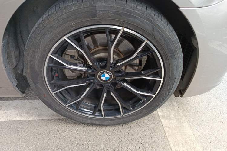 Used BMW 5 Series 2014 525Li Luxury Design Package Right Front Wheel Hub