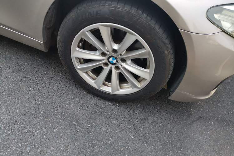 Used BMW 5 Series 2014 520Li Elegant Model Right Front Wheel Hub