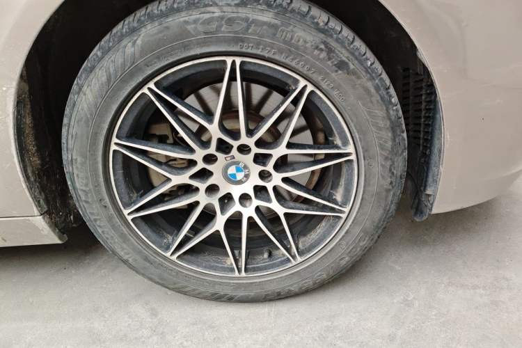 Used BMW 5 Series 2014 520Li Elegant Model Right Front Wheel Hub