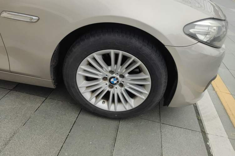 Used BMW 5 Series 2014 525Li Leading Model Right Front Wheel Hub