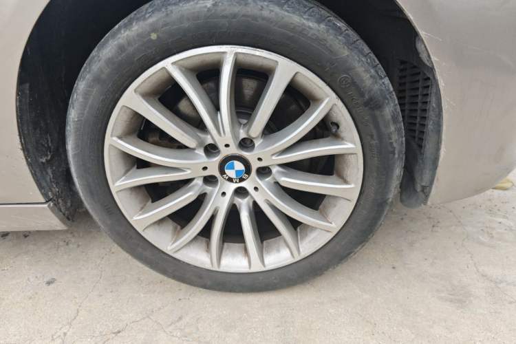 Used BMW 5 Series 2014 525Li Luxury Design Package Right Front Wheel Hub