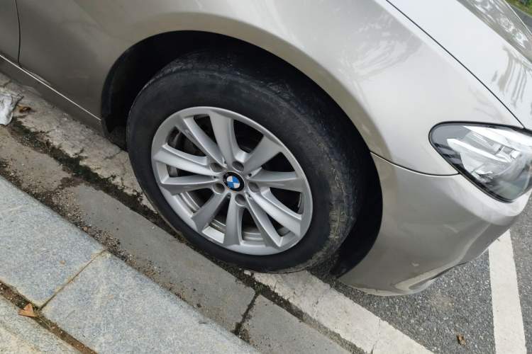Used BMW 5 Series 2014 520Li Elegant Model Right Front Wheel Hub