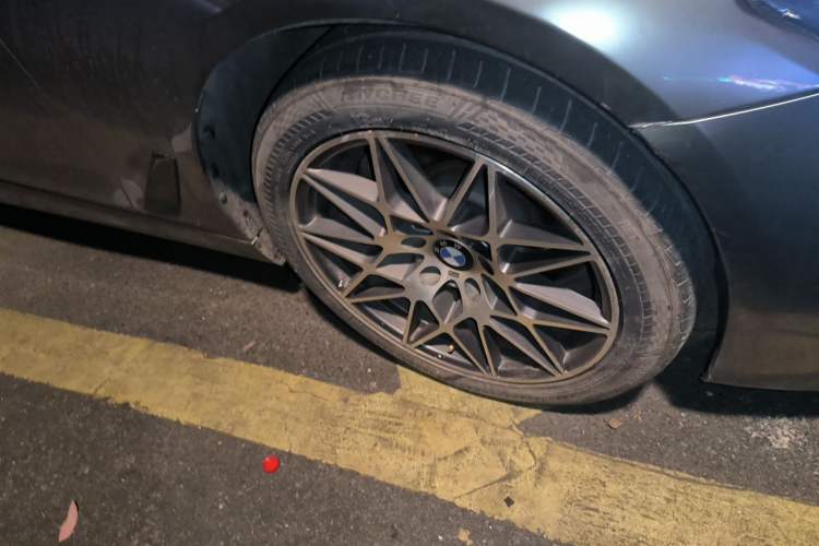 Used BMW 5 Series 2014 525Li Leading Model Right Front Wheel Hub