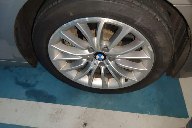 Used BMW 5 Series 2014 525Li Luxury Design Package Right Front Wheel Hub