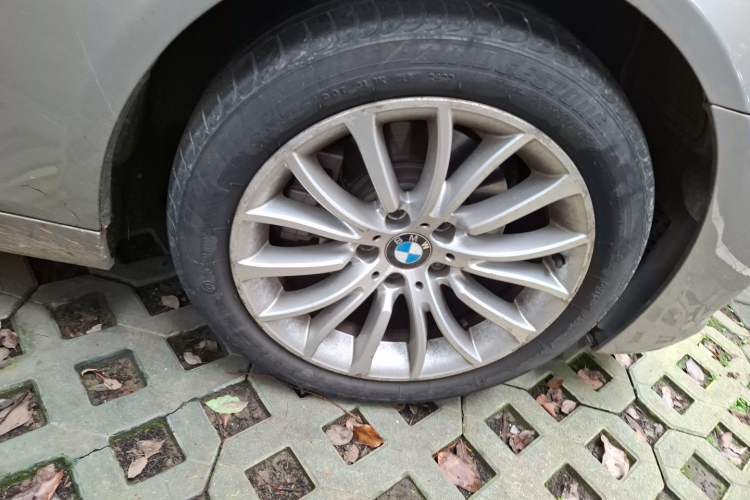 Used BMW 5 Series 2014 525Li Luxury Design Package Right Front Wheel Hub