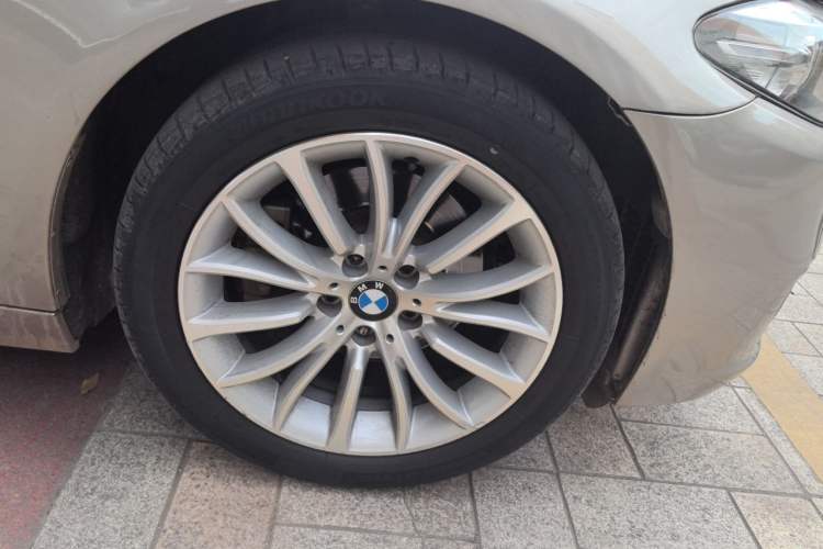 Used BMW 5 Series 2014 525Li Luxury Design Package Right Front Wheel Hub