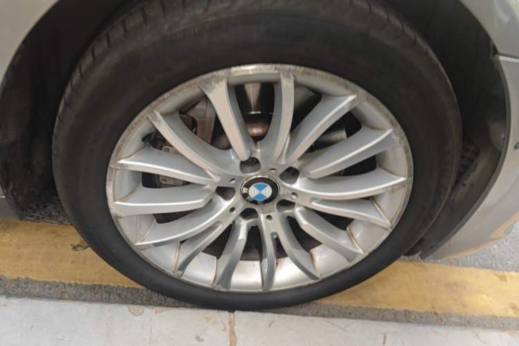 Used BMW 5 Series 2014 535i Design Package Model Right Front Wheel Hub