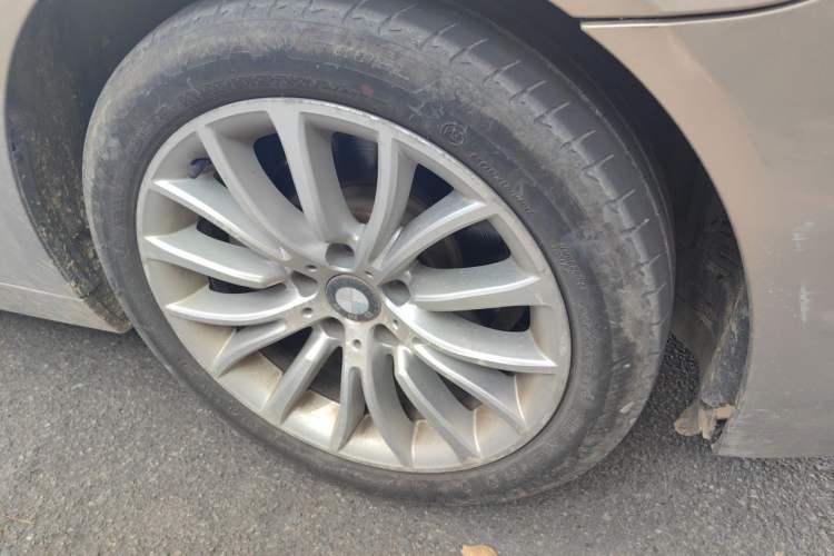 Used BMW 5 Series 2014 520Li Elegant Model Right Front Wheel Hub