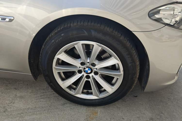 Used BMW 5 Series 2014 520i Elegant Edition Right Front Wheel Hub