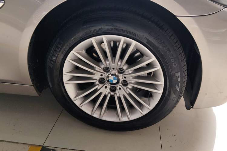 Used BMW 5 Series 2014 525Li Leading Model Right Front Wheel Hub