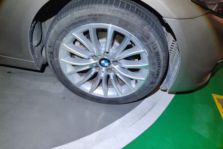 Used BMW 5 Series 2014 525Li Luxury Design Package Right Front Wheel Hub