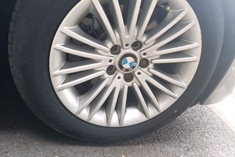 Used BMW 5 Series 2014 525Li Leading Model Right Front Wheel Hub