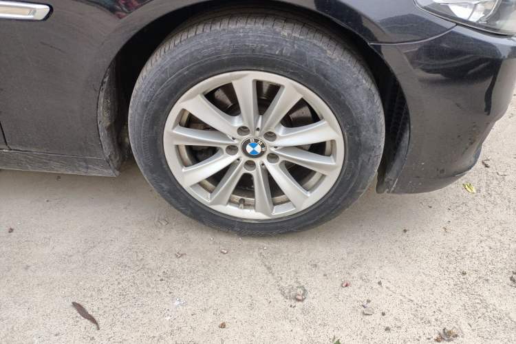 Used BMW 5 Series 2014 520Li Elegant Model Right Front Wheel Hub