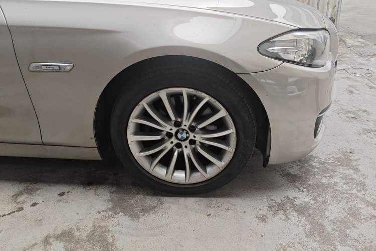 Used BMW 5 Series 2014 525Li Luxury Design Package Right Front Wheel Hub