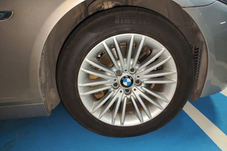 Used BMW 5 Series 2014 525Li Leading Model Right Front Wheel Hub