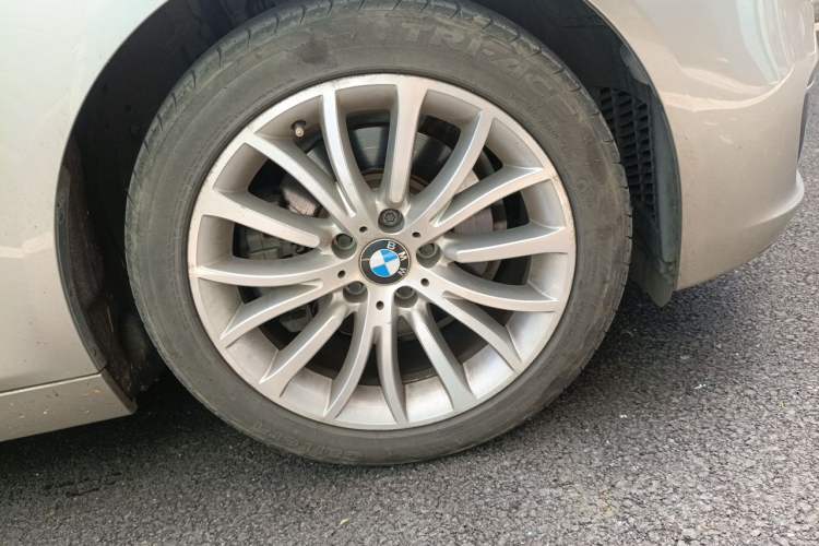 Used BMW 5 Series 2014 525Li Luxury Design Package Right Front Wheel Hub