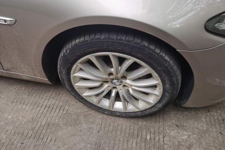 Used BMW 5 Series 2014 525Li Luxury Design Package Right Front Wheel Hub