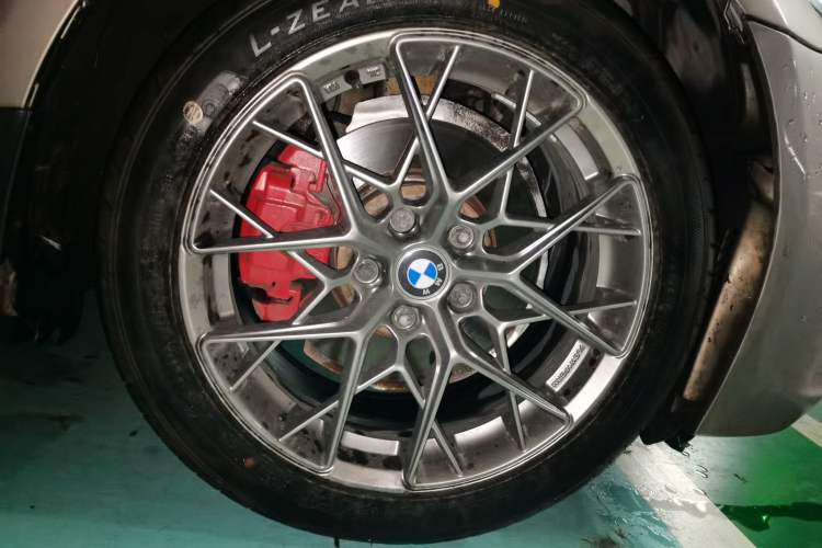 Used BMW 5 Series 2014 525Li Leading Model Right Front Wheel Hub