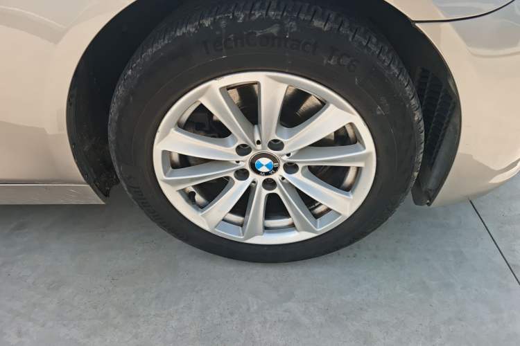 Used BMW 5 Series 2014 520Li Elegant Model Right Front Wheel Hub