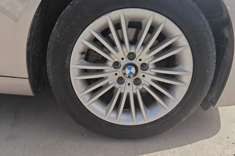 Used BMW 5 Series 2014 525Li Leading Model Right Front Wheel Hub
