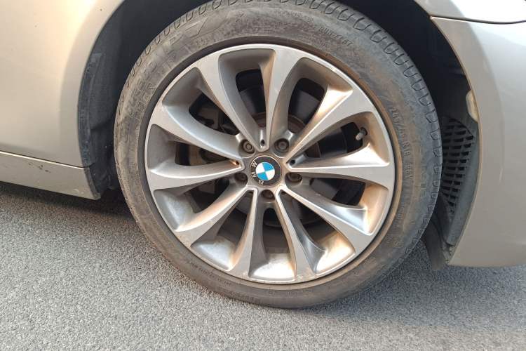 Used BMW 5 Series 2014 525Li Luxury Design Package Right Front Wheel Hub