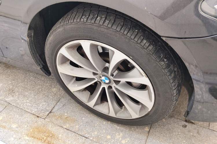Used BMW 5 Series 2014 528Li Fashion Design Package Right Front Wheel Hub