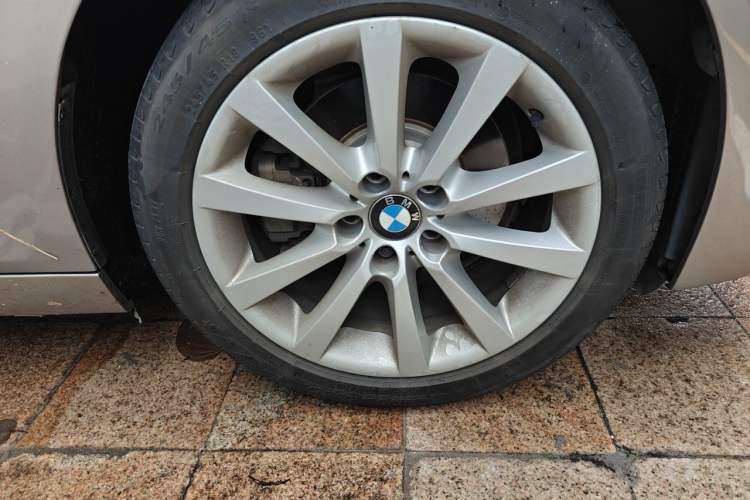 Used BMW 5 Series 2014 528Li Leading Model Right Front Wheel Hub