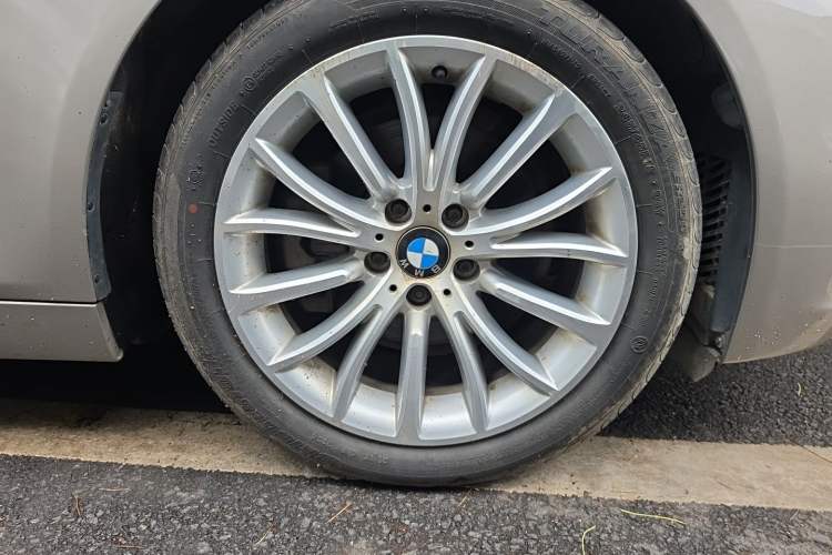 Used BMW 5 Series 2014 525Li Luxury Design Package Right Front Wheel Hub