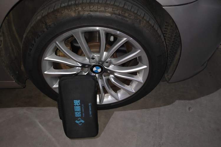 Used BMW 5 Series 2014 525Li Luxury Design Package Right Front Wheel Hub
