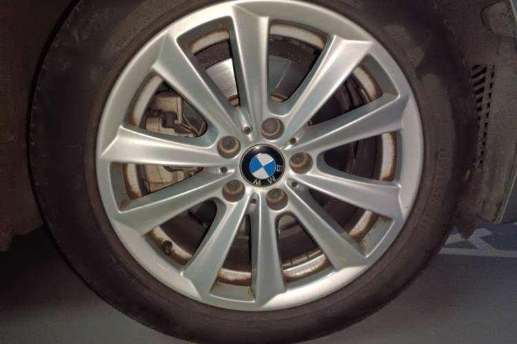 Used BMW 5 Series 2014 520Li Elegant Model Right Front Wheel Hub